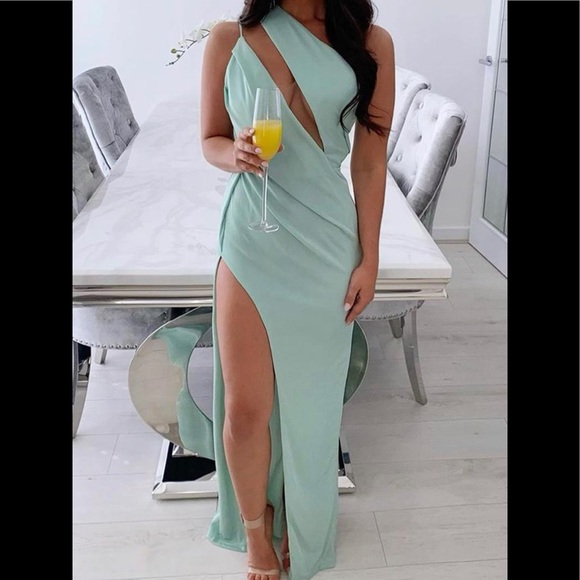 A Cut Above Gown - Picture 5 of 5